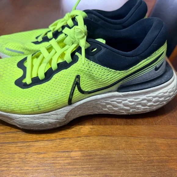 Nike Invincible - Picture 2 of 3